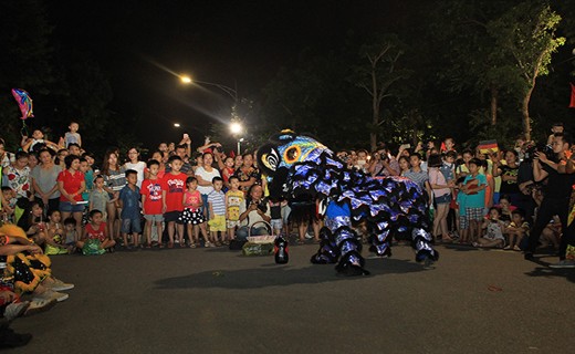 New walking area opened in Hanoi - ảnh 2